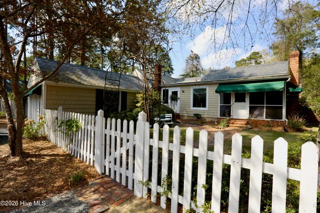 370 E Morganton Road, Southern Pines, NC 28387