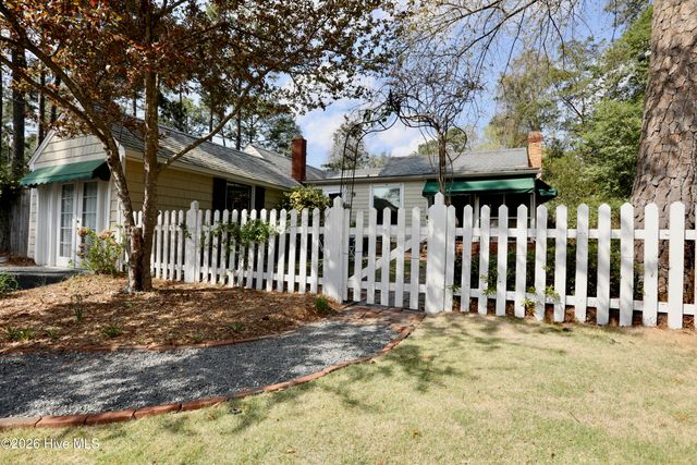 370 E Morganton Road, Southern Pines, NC 28387