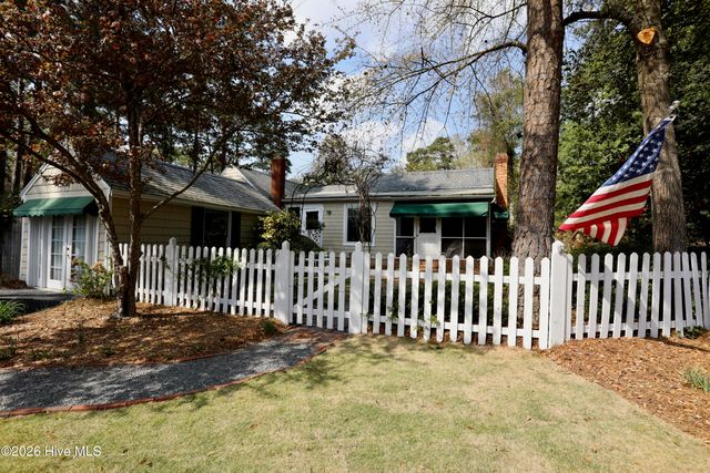 370 E Morganton Road, Southern Pines, NC 28387