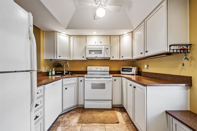 2618 COVE CAY DRIVE 204, Clearwater, FL 33760