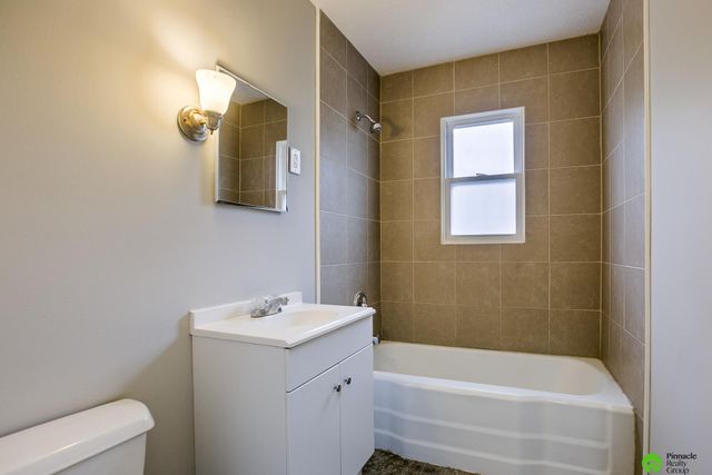 610 S 48th Street, Lincoln, NE 68504