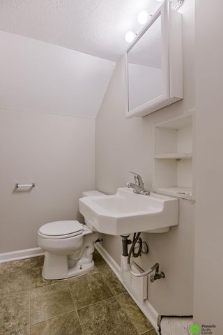 610 S 48th Street, Lincoln, NE 68504