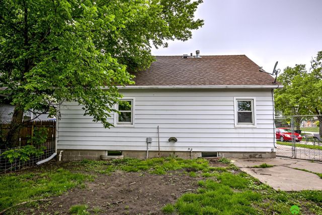 610 S 48th Street, Lincoln, NE 68504