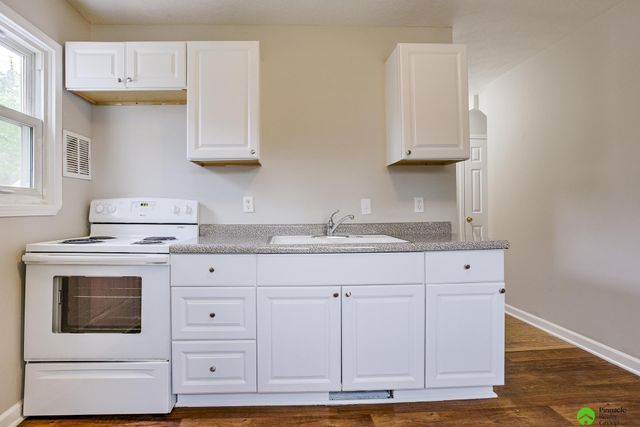 610 S 48th Street, Lincoln, NE 68504