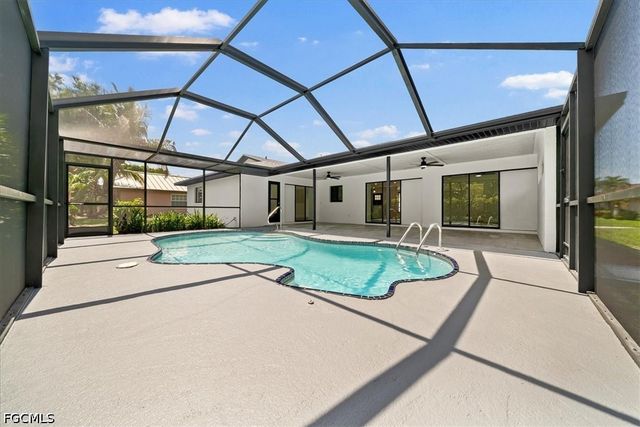 911 SE 16th TER, Cape Coral, FL 33990