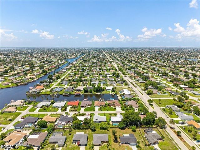 911 SE 16th TER, Cape Coral, FL 33990