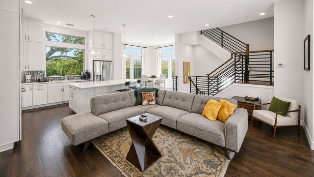 730 Spanish Oaks Place, Dallas, TX 75204