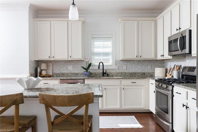 1916 Grandon Loop RD, Virginia Beach, VA 23456