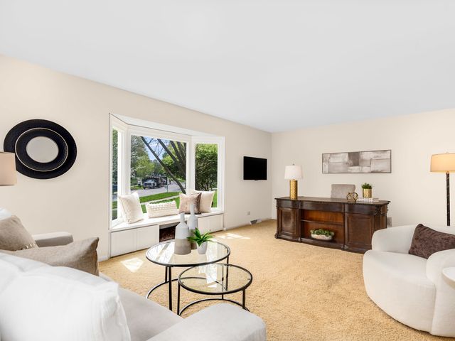 1415 Heatherton Drive, Naperville, IL 60563