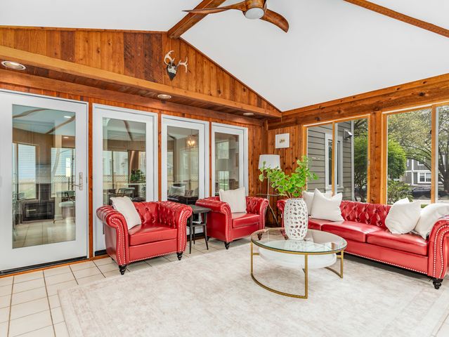 1415 Heatherton Drive, Naperville, IL 60563