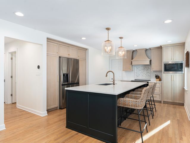 1415 Heatherton Drive, Naperville, IL 60563