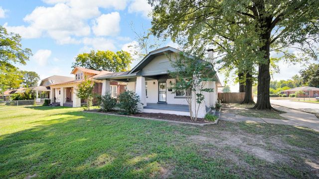 1023 FORREST AVE, Memphis, TN 38105