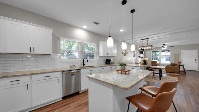1023 FORREST AVE, Memphis, TN 38105