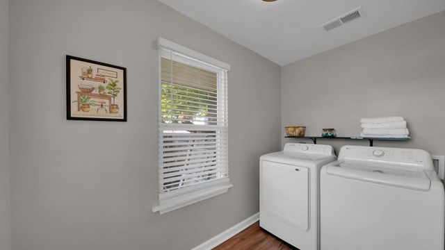 1023 FORREST AVE, Memphis, TN 38105