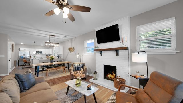 1023 FORREST AVE, Memphis, TN 38105