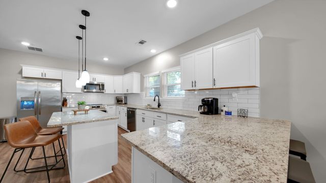 1023 FORREST AVE, Memphis, TN 38105