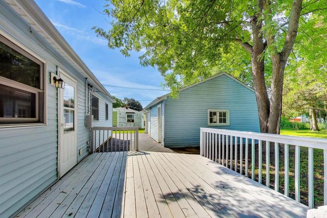 1415 Walnut Drive, Woodstock, IL 60098