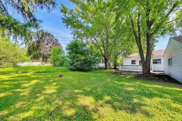 1415 Walnut Drive, Woodstock, IL 60098