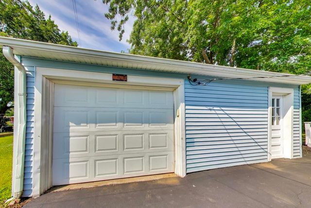 1415 Walnut Drive, Woodstock, IL 60098