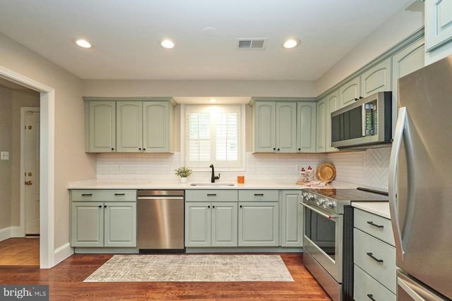 3886 UNIVERSITY DR, Fairfax, VA 22030