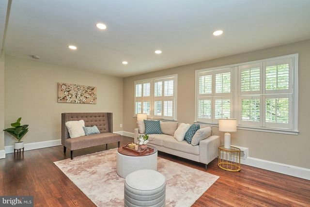 3886 UNIVERSITY DR, Fairfax, VA 22030