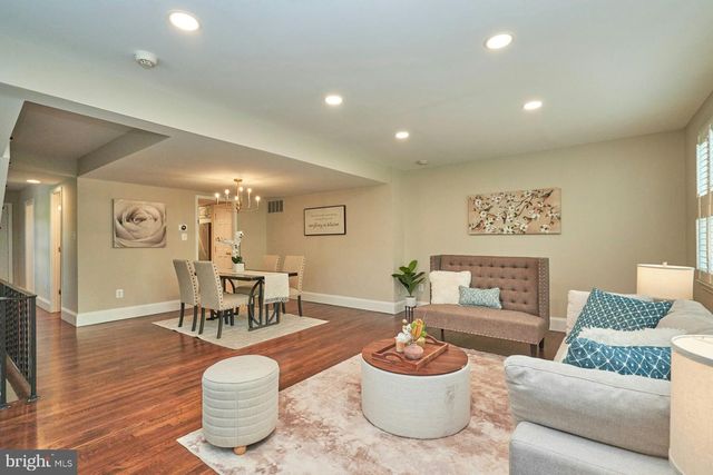 3886 UNIVERSITY DR, Fairfax, VA 22030