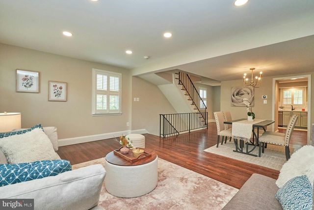3886 UNIVERSITY DR, Fairfax, VA 22030