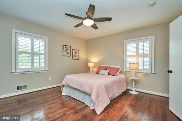 3886 UNIVERSITY DR, Fairfax, VA 22030