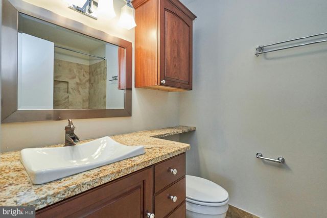 3886 UNIVERSITY DR, Fairfax, VA 22030