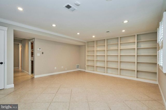 3886 UNIVERSITY DR, Fairfax, VA 22030
