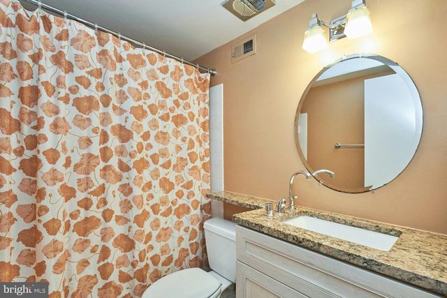 3886 UNIVERSITY DR, Fairfax, VA 22030