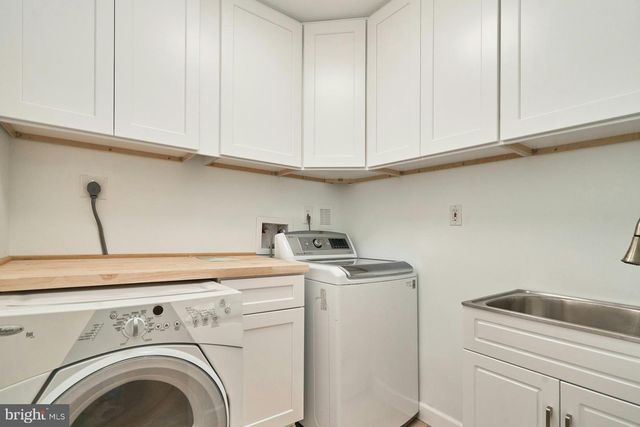3886 UNIVERSITY DR, Fairfax, VA 22030