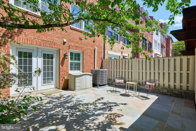 3886 UNIVERSITY DR, Fairfax, VA 22030