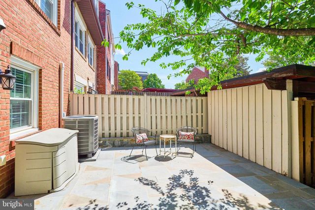 3886 UNIVERSITY DR, Fairfax, VA 22030