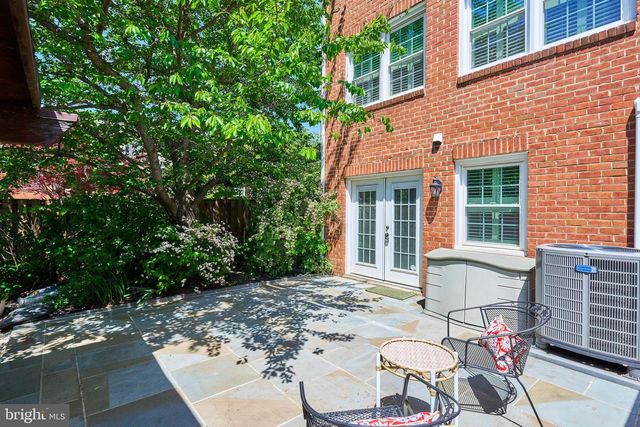 3886 UNIVERSITY DR, Fairfax, VA 22030