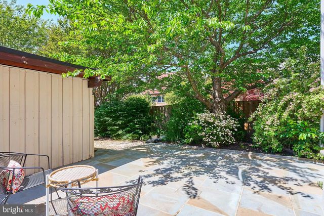 3886 UNIVERSITY DR, Fairfax, VA 22030