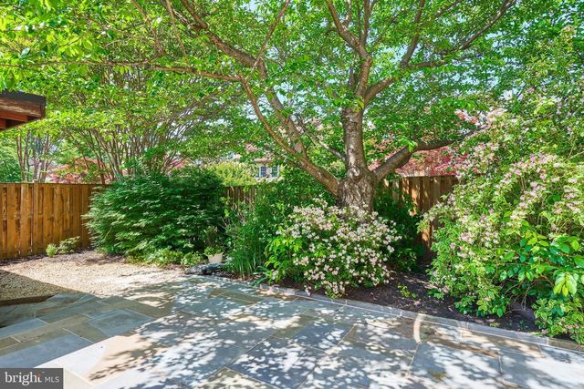 3886 UNIVERSITY DR, Fairfax, VA 22030