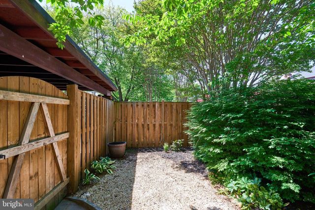 3886 UNIVERSITY DR, Fairfax, VA 22030