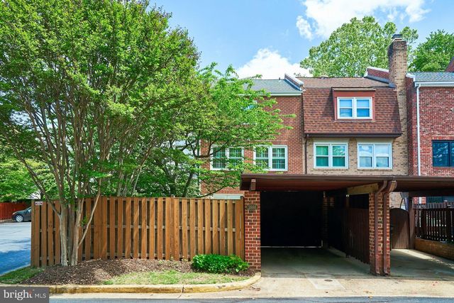 3886 UNIVERSITY DR, Fairfax, VA 22030