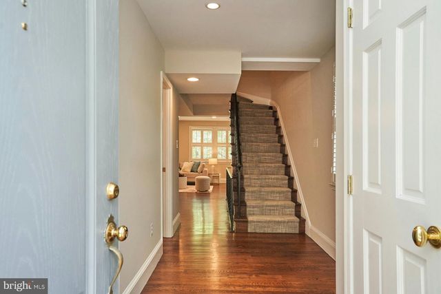 3886 UNIVERSITY DR, Fairfax, VA 22030