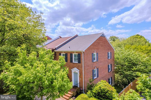 3886 UNIVERSITY DR, Fairfax, VA 22030
