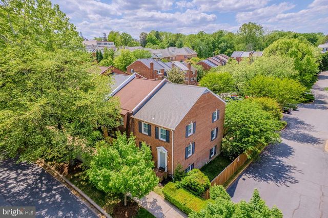 3886 UNIVERSITY DR, Fairfax, VA 22030