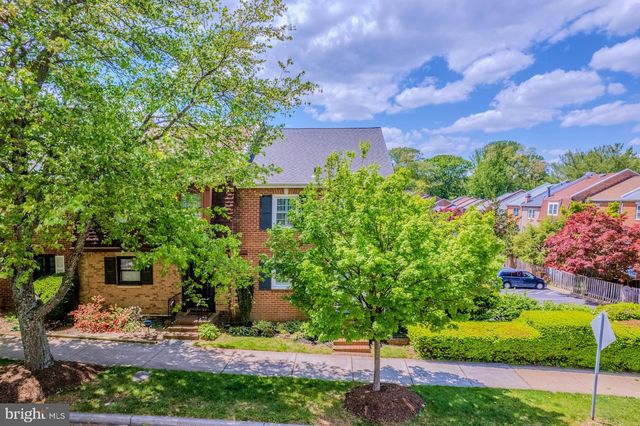 3886 UNIVERSITY DR, Fairfax, VA 22030
