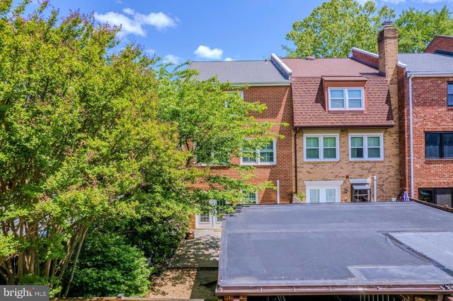 3886 UNIVERSITY DR, Fairfax, VA 22030