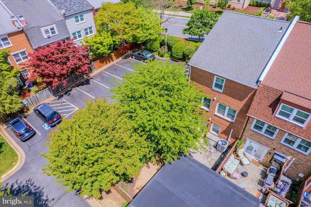 3886 UNIVERSITY DR, Fairfax, VA 22030