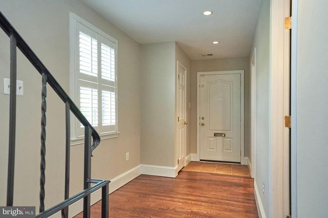 3886 UNIVERSITY DR, Fairfax, VA 22030