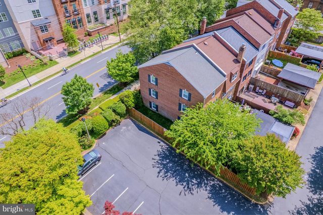 3886 UNIVERSITY DR, Fairfax, VA 22030