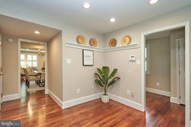 3886 UNIVERSITY DR, Fairfax, VA 22030