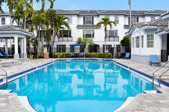 711 SW 148th Avenue 403, Sunrise, FL 33325