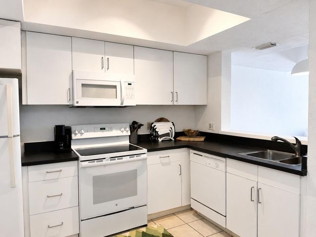 711 SW 148th Avenue 403, Sunrise, FL 33325